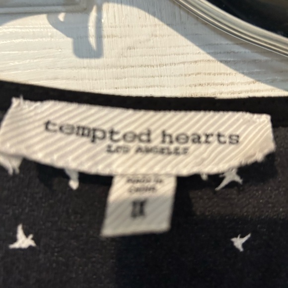 NWOT Temped Hearts Black & White Top With Mid Length Tabbed Sleeves - Picture 5 of 5